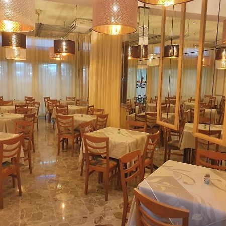 Hotel Venezia San Mauro Mare Екстериор снимка