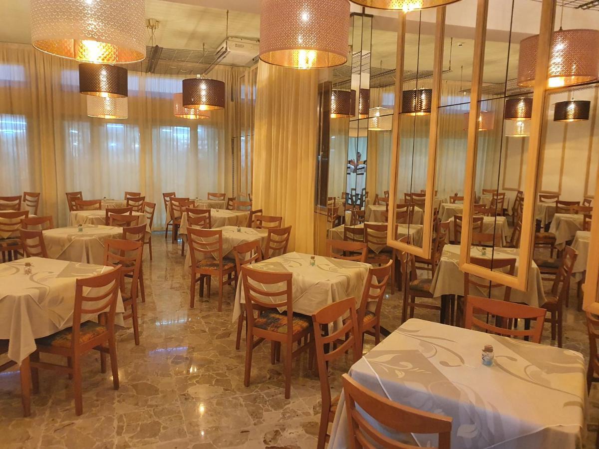 Hotel Venezia San Mauro Mare Екстериор снимка