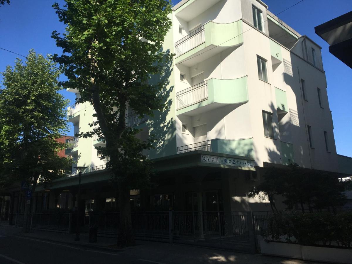 Hotel Venezia San Mauro Mare Екстериор снимка