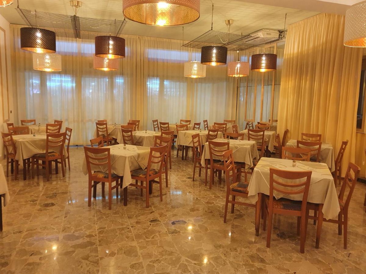 Hotel Venezia San Mauro Mare Екстериор снимка
