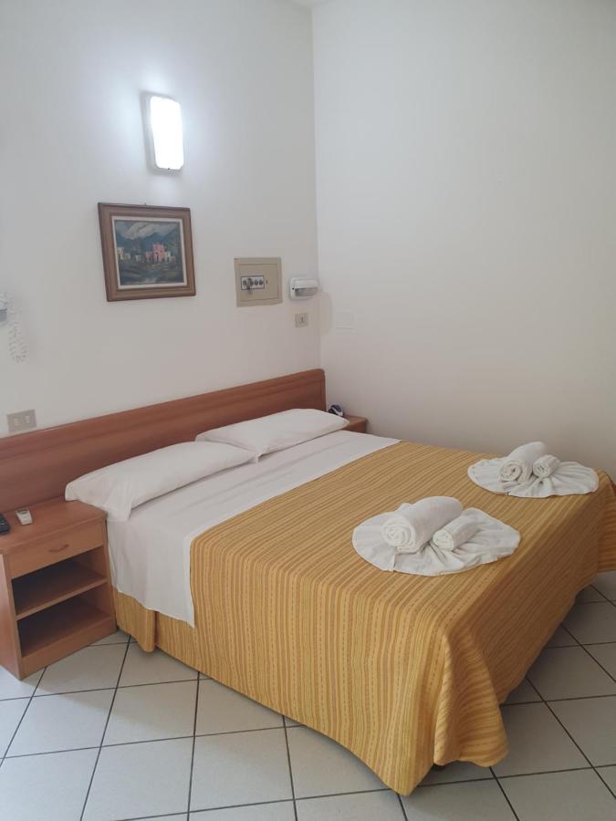 Hotel Venezia San Mauro Mare Екстериор снимка