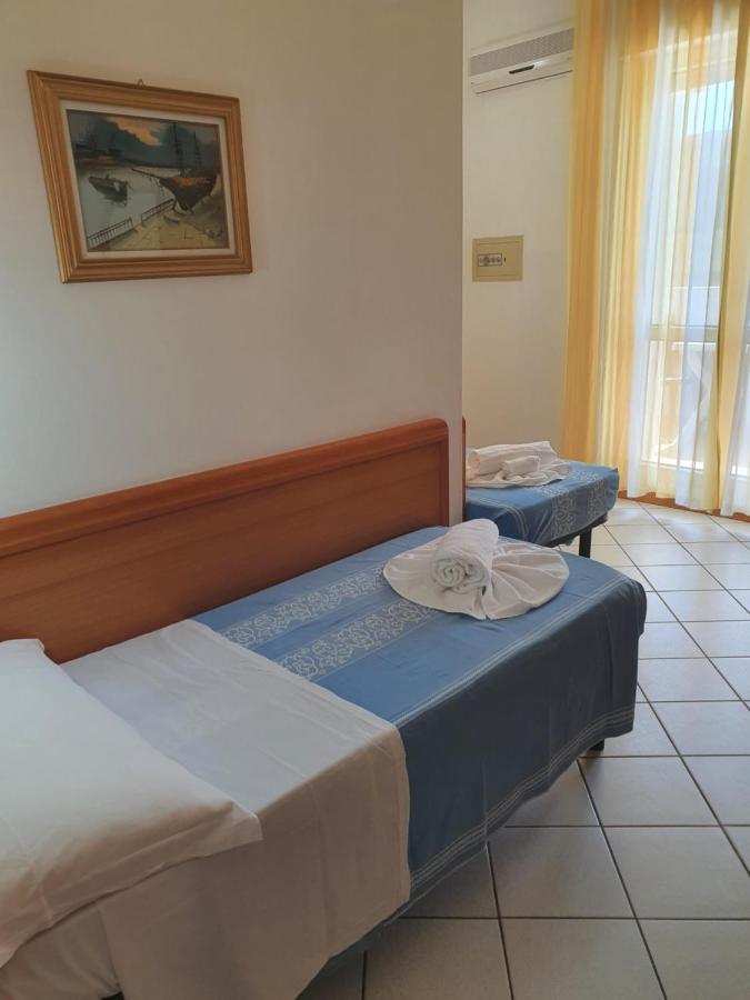 Hotel Venezia San Mauro Mare Стая снимка
