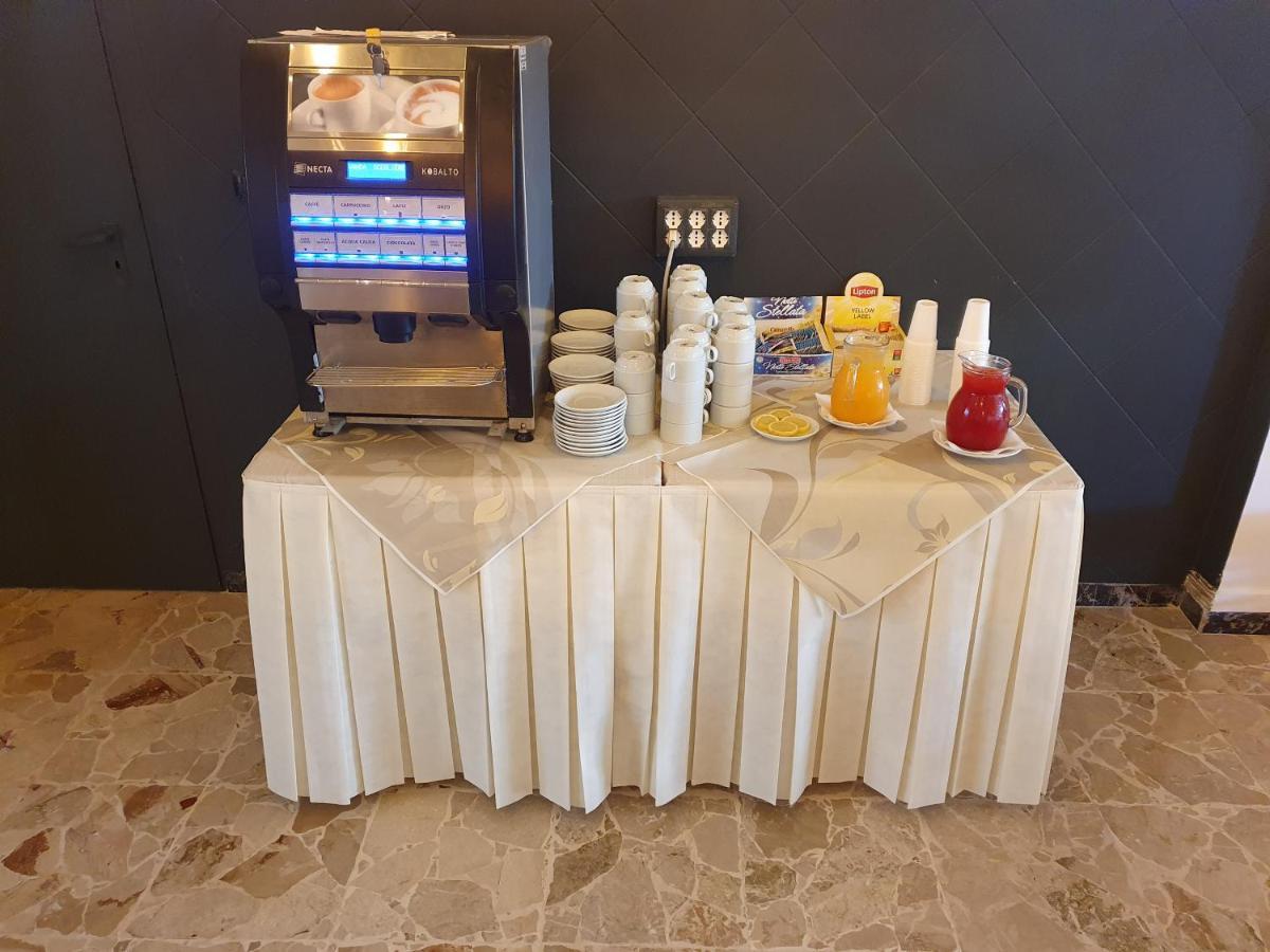 Hotel Venezia San Mauro Mare Екстериор снимка