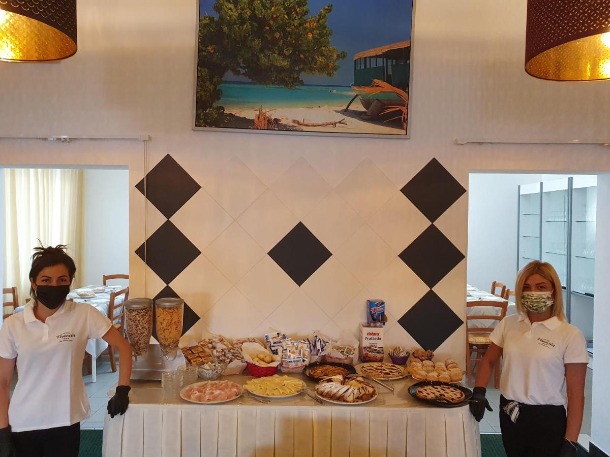 Hotel Venezia San Mauro Mare Екстериор снимка