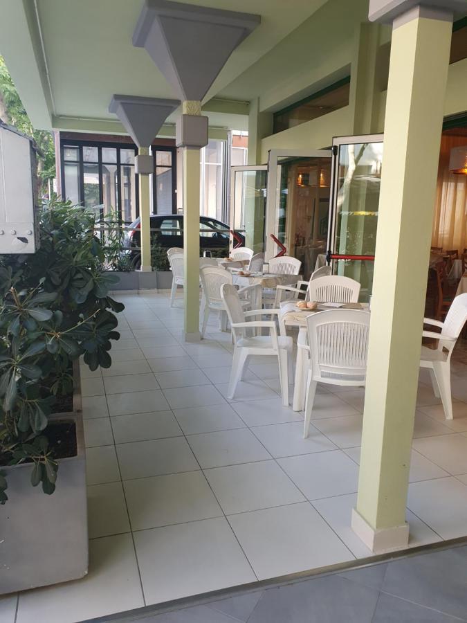 Hotel Venezia San Mauro Mare Екстериор снимка